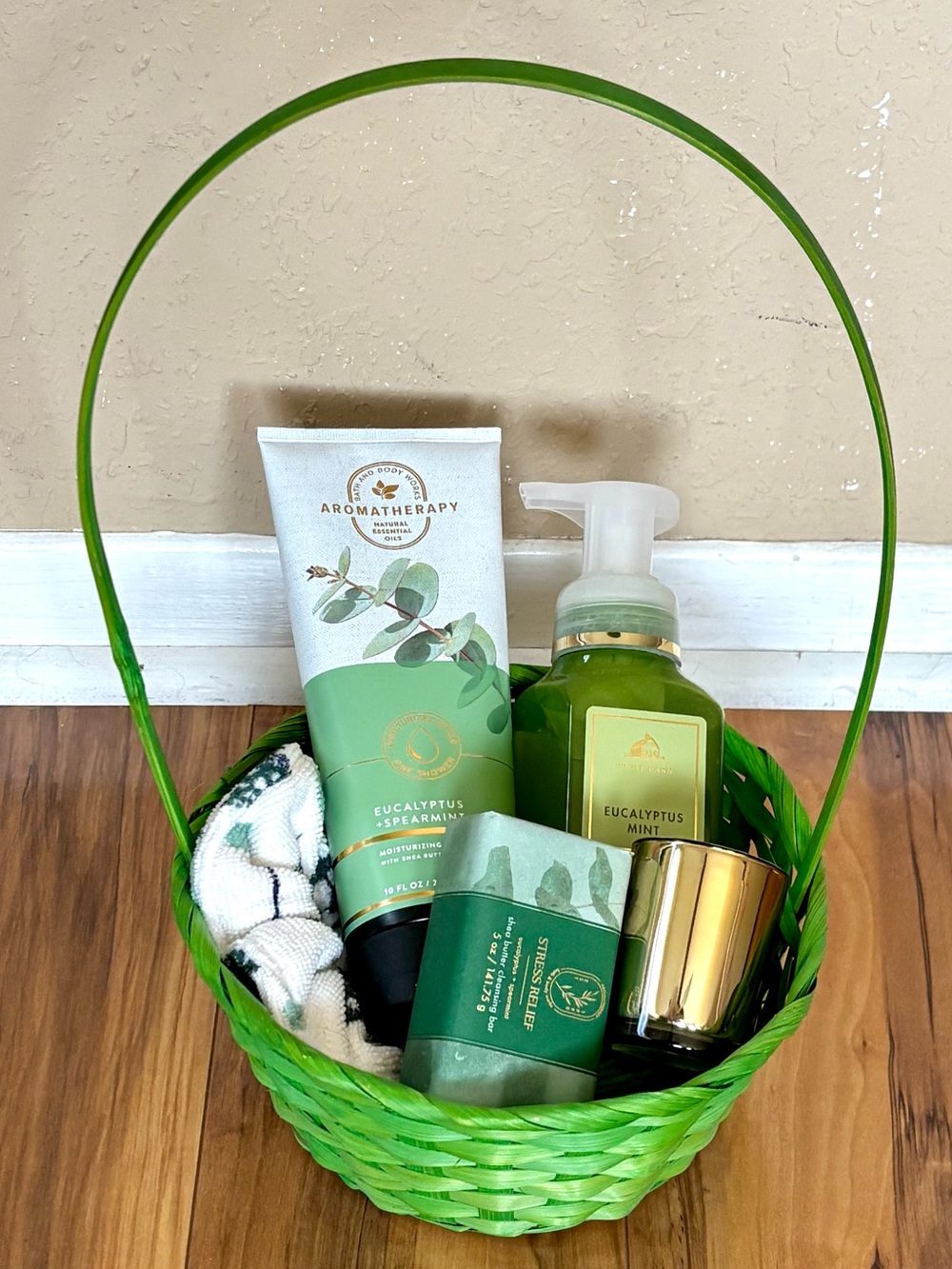 Bath &Body Works White Barn Eucalyptus & Spearmint Mother’s Day Gift Basket set
